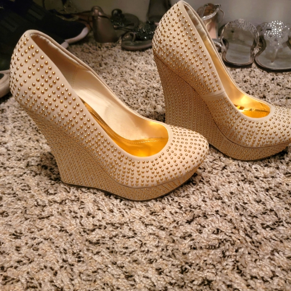 Studded wedges